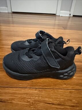 Nike Little Kid's Revolution 6 Running Shoes, Black size 8 C